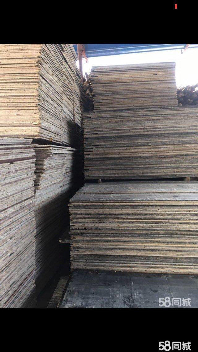 回收木材木料 木方 模板 跳板 建筑堆积物